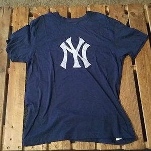 New York Yankees T-Shirt - Size Large